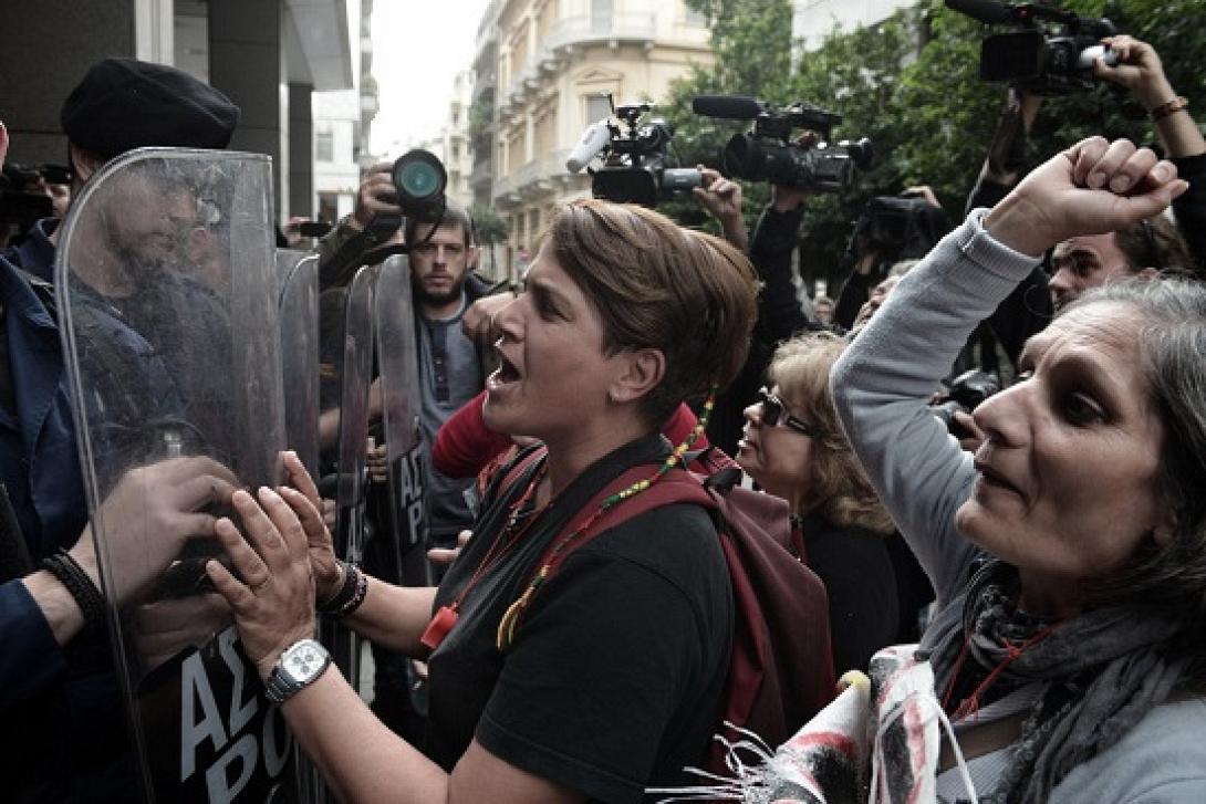 Διαμαρτυρία στο Ηράκλειο για τις καθαρίστριες του Υπουργείου Οικονομικών