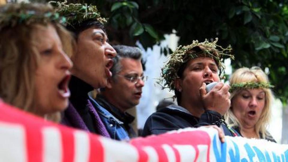 Τι γράφει ο Τσίπρας για τις καθαρίστριες του Υπουργείου Οικονομικών