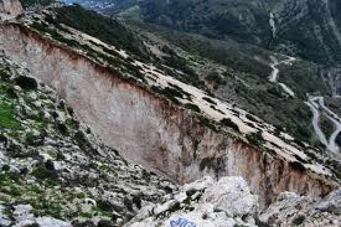 &quot;Η γη άνοιξε στα δυό&quot; στην Κεφαλονιά