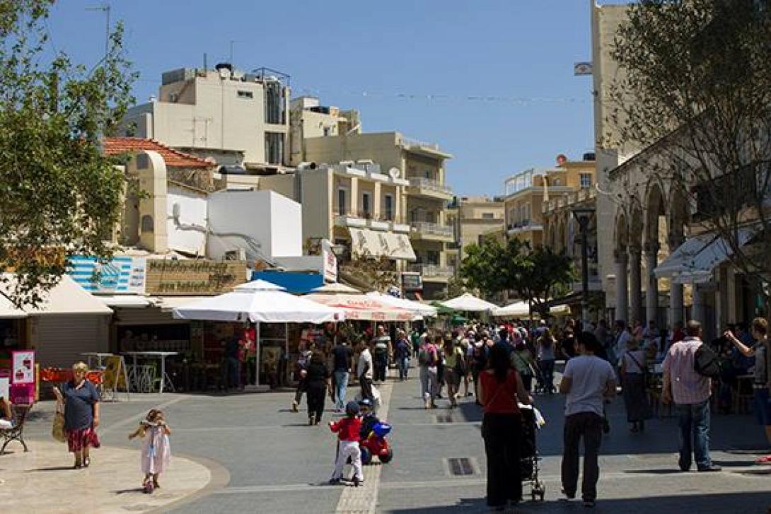 Καφές και θάλασσα κερδίζουν τους Ηρακλειώτες (φωτορεπορτάζ)