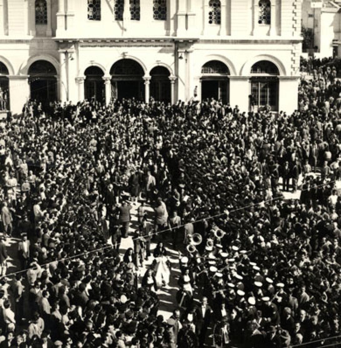 Η κηδεία του Νίκου Καζαντζάκη στο Ηράκλειο (Βίντεο)