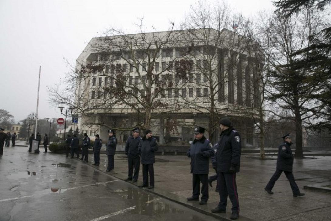 Διαδήλωση στη Μαϊντάν την επομένη της κατάληψης άλλης μια βάσης από τους Ρώσους στην Κριμαία