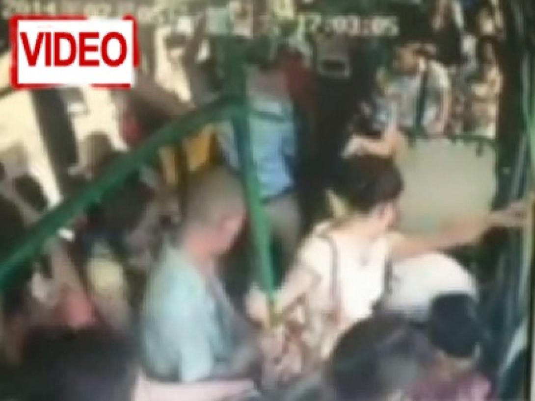 Φρίκη στην Κίνα - Έβαλε φωτιά σε λεωφορείο με 80 επιβάτες (βίντεο0