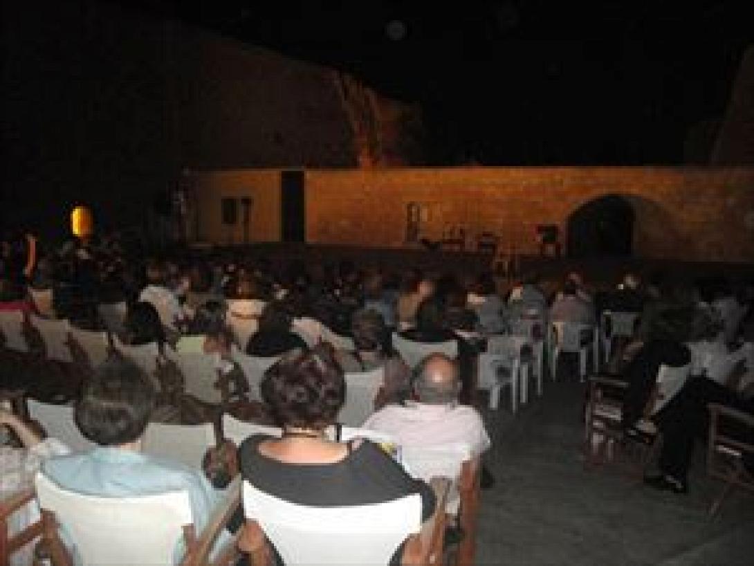&quot;Κρητικά Ξόμπλια&quot; στο Κηποθέατρο Μ. Χατζιδάκις 