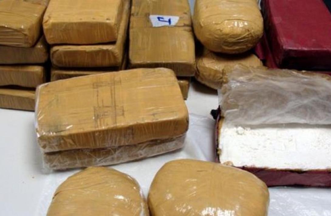 Σε κιβώτια με ανανά τα 233 κιλά κοκαΐνης στο διαμέρισμα της Βούλας