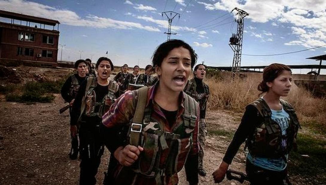 Τρόφιμα και φάρμακα συγκεντρώνονται στο Ηράκλειο για τη στήριξη στο Κομπάνι