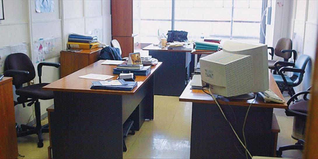 Πληρώνουμε ακόμα τους κοπανατζήδες του Δημοσίου (βίντεο)