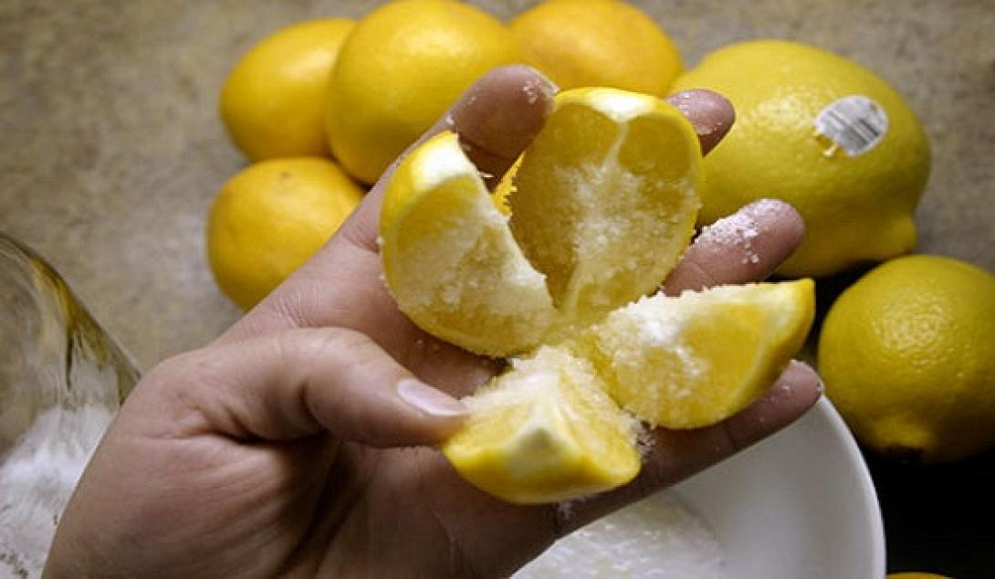 kopste_ena_lemoni_se_4_meri_valte_ligo_alati_kai_topothetiste_to_sto_pagko_tis_koyzinas1.jpg