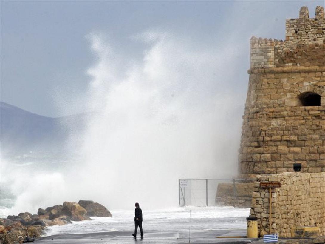 Απαγόρευση απόπλου από Πειραιά και Κρήτη - Τροποποίηση δρομολογίων από και προς το νησί