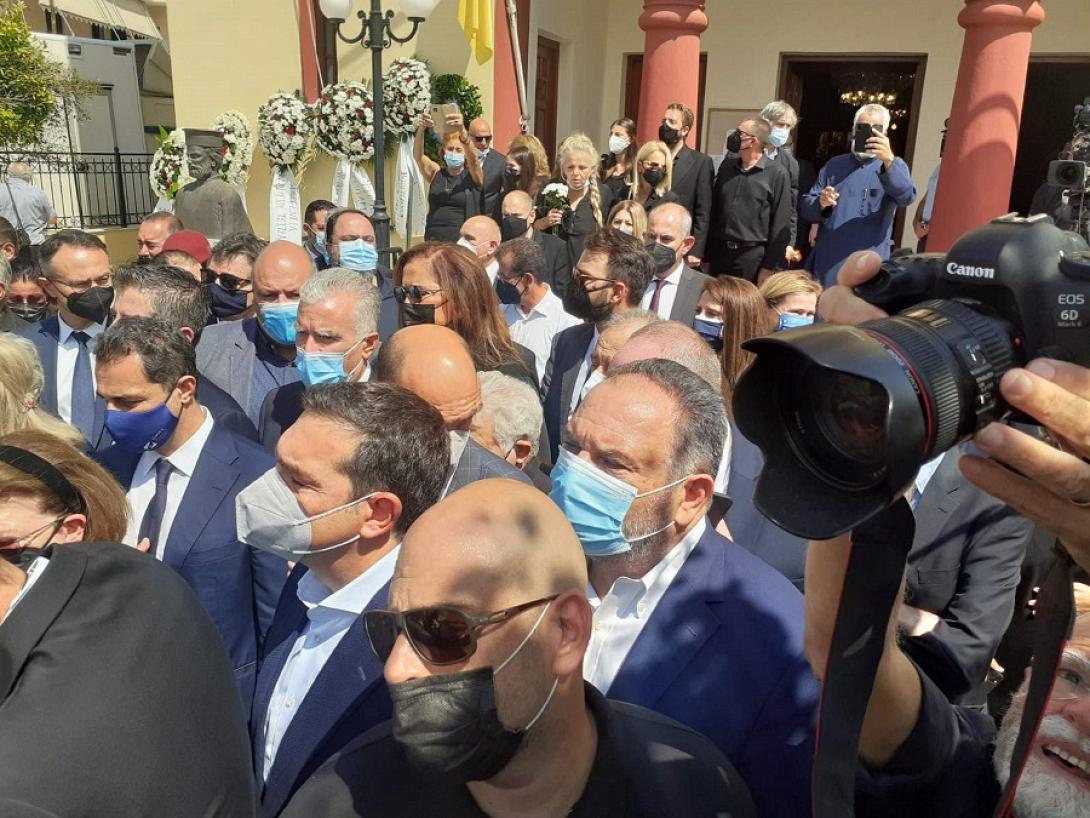 Κουράκης - Κηδεία Θεοδωράκη