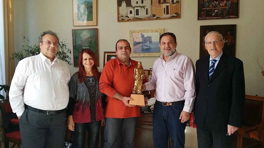 Στην Πλατεία του Ατσαλένιου το άγαλμα του Αναξαγόρα