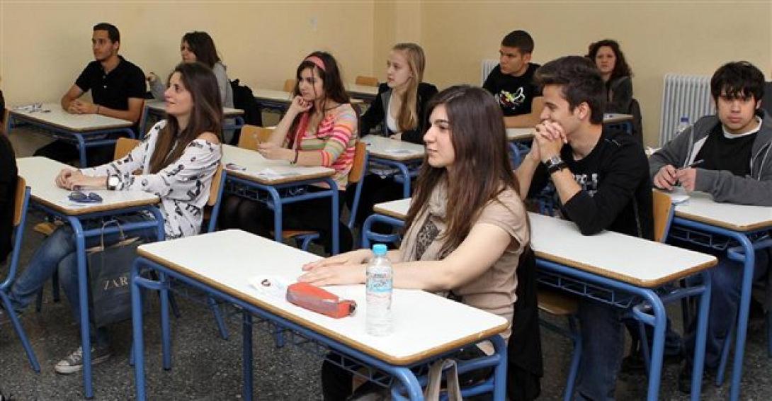 "Λιγότερη ύλη, περισσότερη παιδεία": Μειώνεται η ύλη σε Α' και Β' Λυκείου 