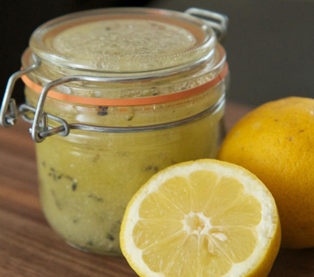 DIY:Σπιτικό scrub για τα μαύρα στίγματα