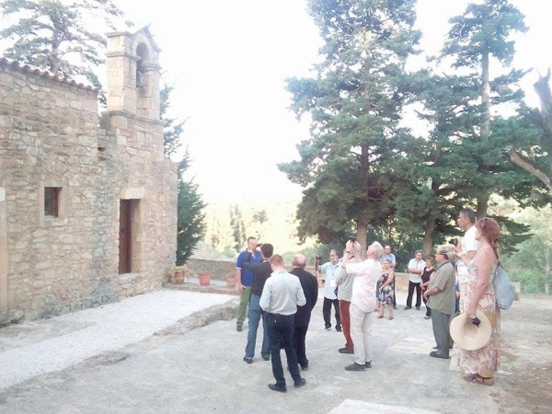 ksenagiseis2.jpg