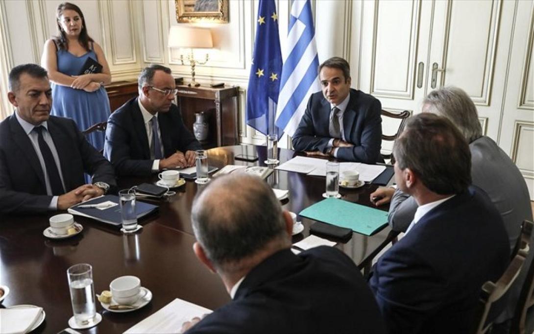 kuriakos-mitsotakis-sunantisi-me-ekprosopous-ton-koinonikon-etairon-gsee-esee-gsebee-sete-seb-sbe.jpg