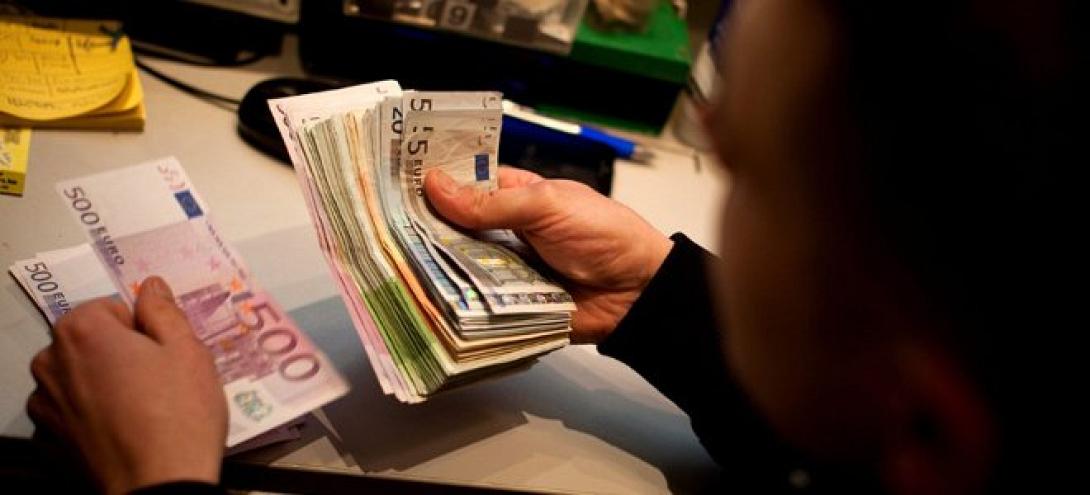 Εργαζόμενοι στην Ελλάδα της κρίσης με μισθό €4.000 έως €10.000