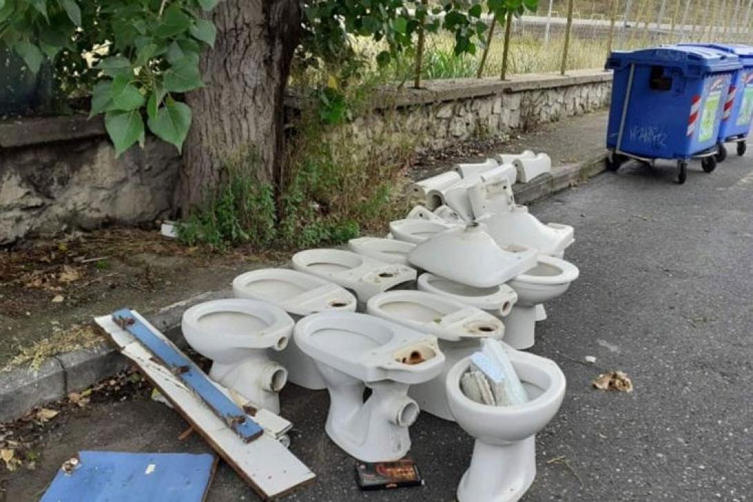 λεκάνες τουαλέτας Χαλκιδική