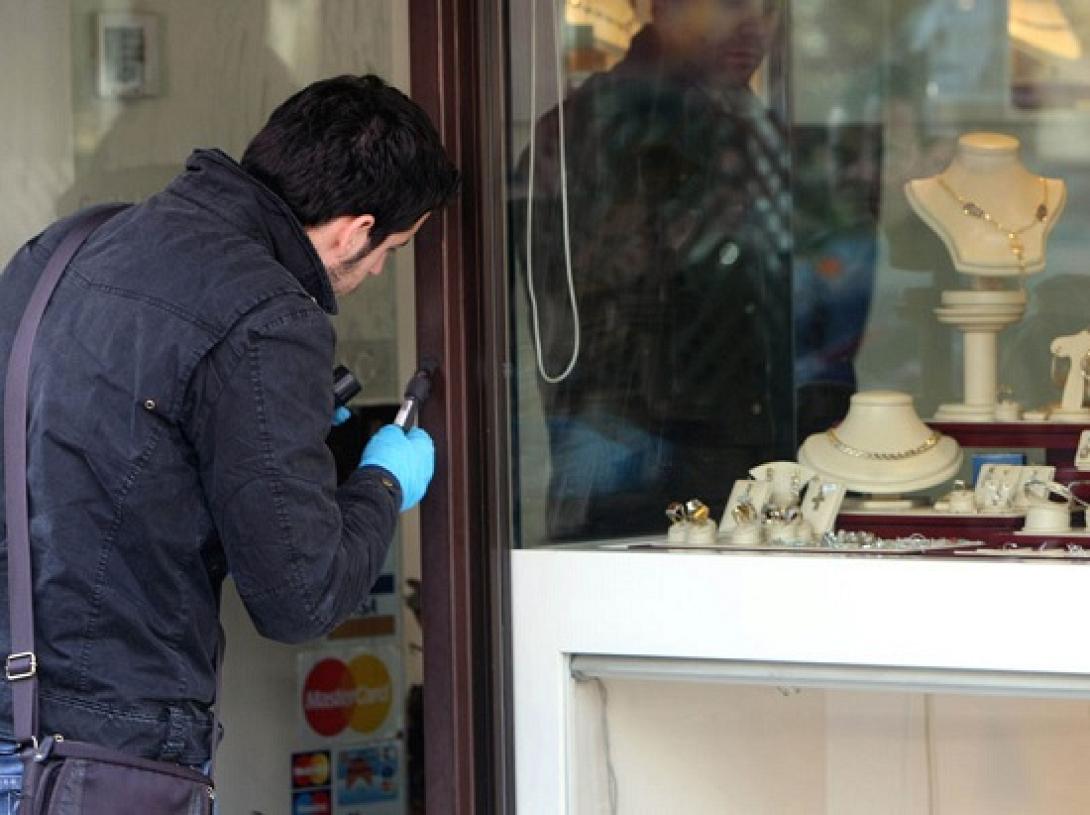&#039;Αφαντοι οι κουκουλοφόροι της ληστείας στη Μονή