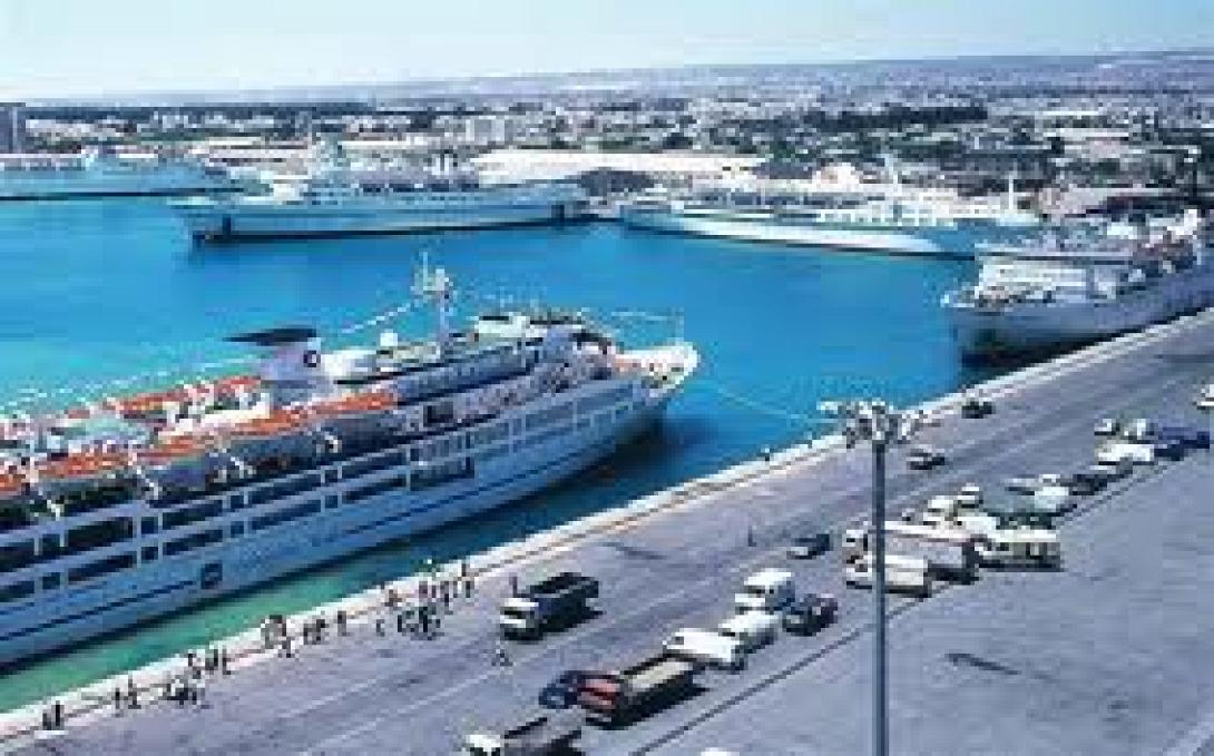 Σε 24ωρη απεργία προχωρούν αύριο οι εργαζόμενοι στα λιμάνια όλης της χώρας
