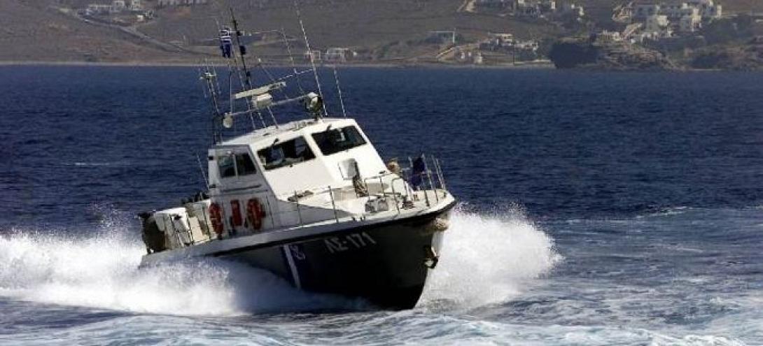 Έρευνες στη Σάμο για τον εντοπισμό δύο κωπηλατών στη θάλασσα