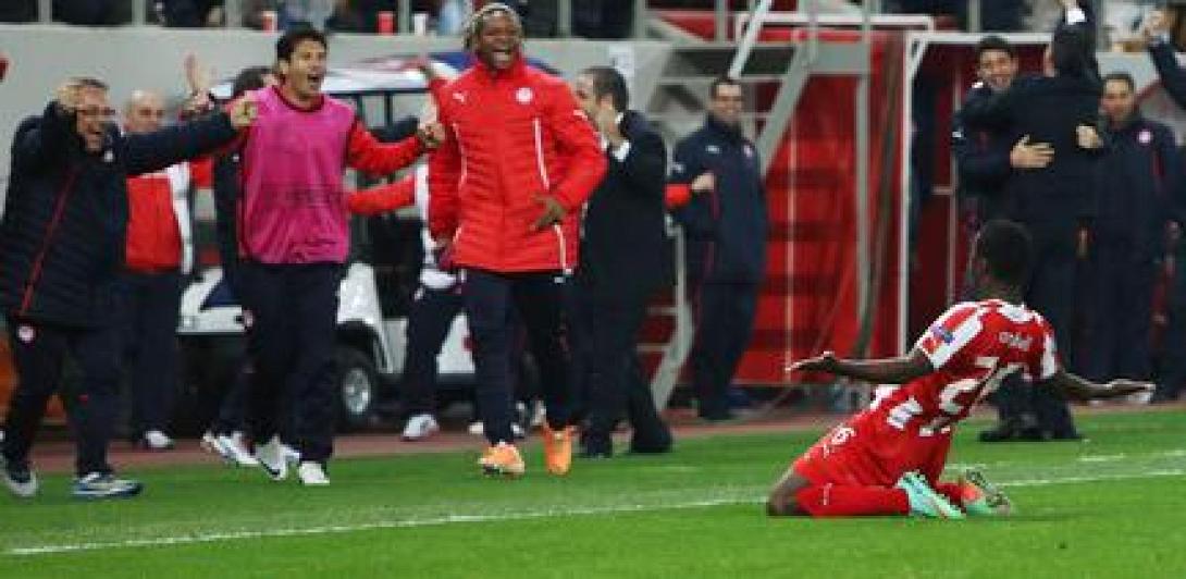 Μεγάλη νίκη του Ολυμπιακού 2-0 τη Μάντσεστερ!