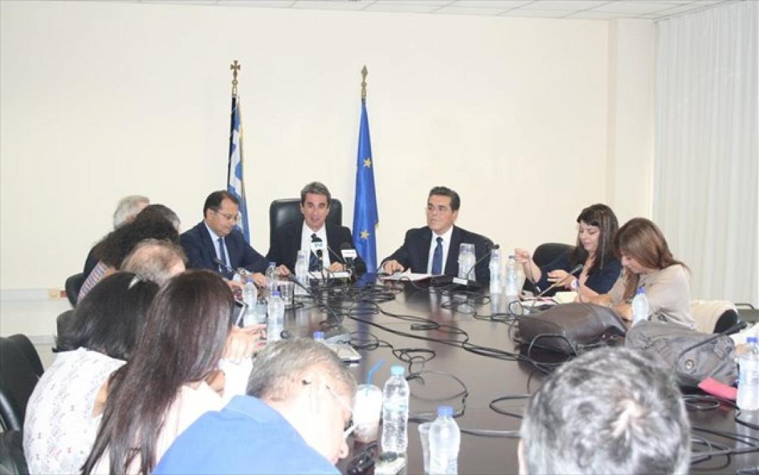 Λοβέρδος: "Αν δεν αρθεί ο περιορισμός στις προσλήψεις, τα σχολεία δεν θα ανοίξουν του χρόνου"