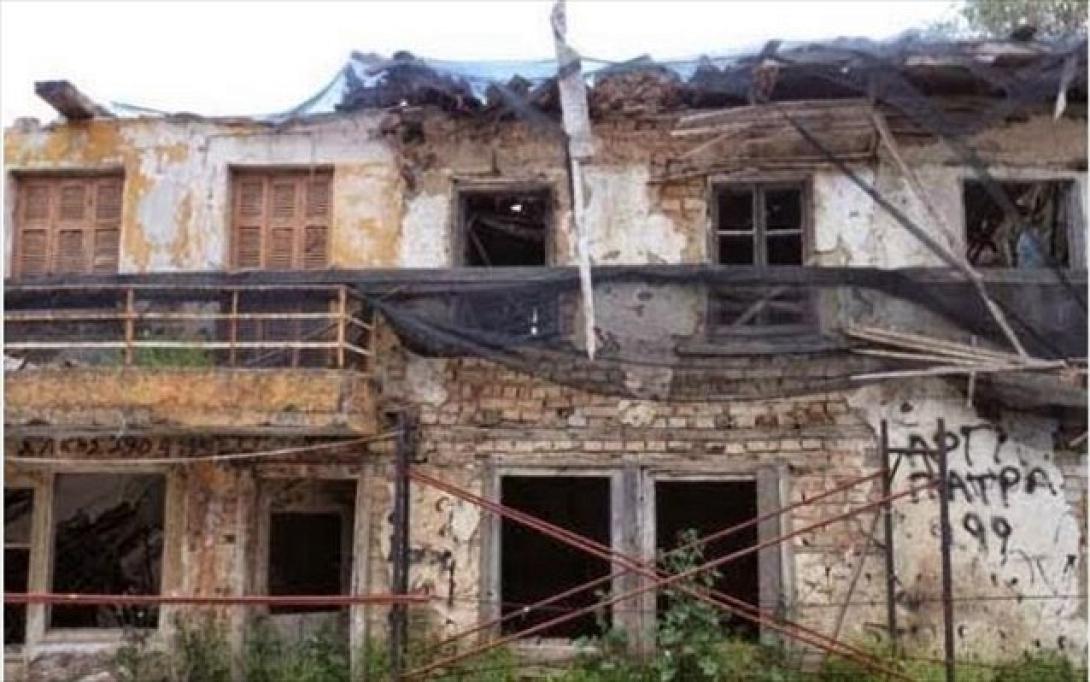 Κατεδαφίζουν το σπίτι του Μενέλαου Λουντέμη στην Πέλλα