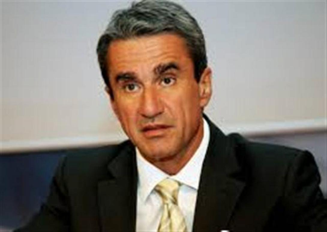 «Προφανώς και δεν θα έκανα ανθρωποθυσίες στο υπουργείο Παιδείας» δηλώνει ο Ανδρ. Λοβέρδος