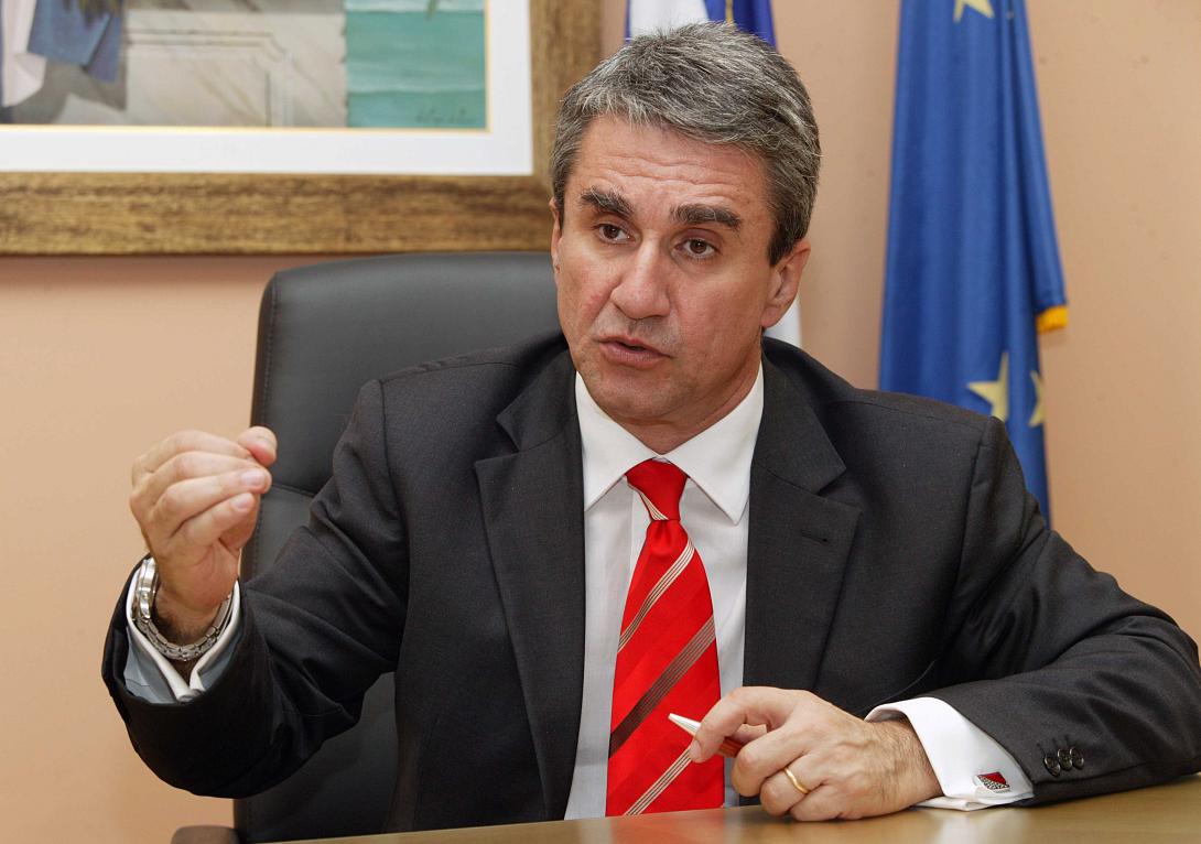 Επέστρεψε κι επισήμως στο ΠΑΣΟΚ ο Ανδρέας Λοβέρδος