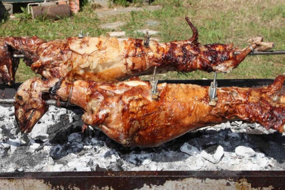 σούβλισμα αρνιού - Πάσχα