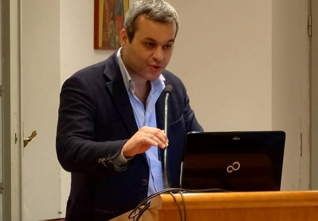 Χάρης Μαμουλάκης