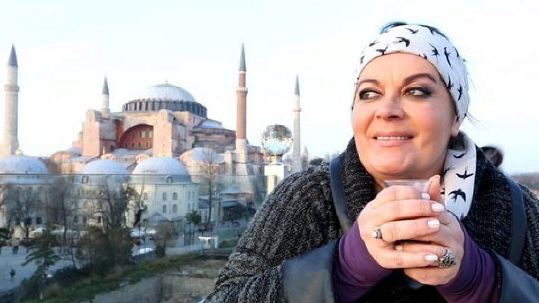 maria_ekmektsiogloy_25.04.2015_apo_ti_poli_stin_anatoli_aplha_programma_tileorasis_ekpompi_mageirikis.jpg
