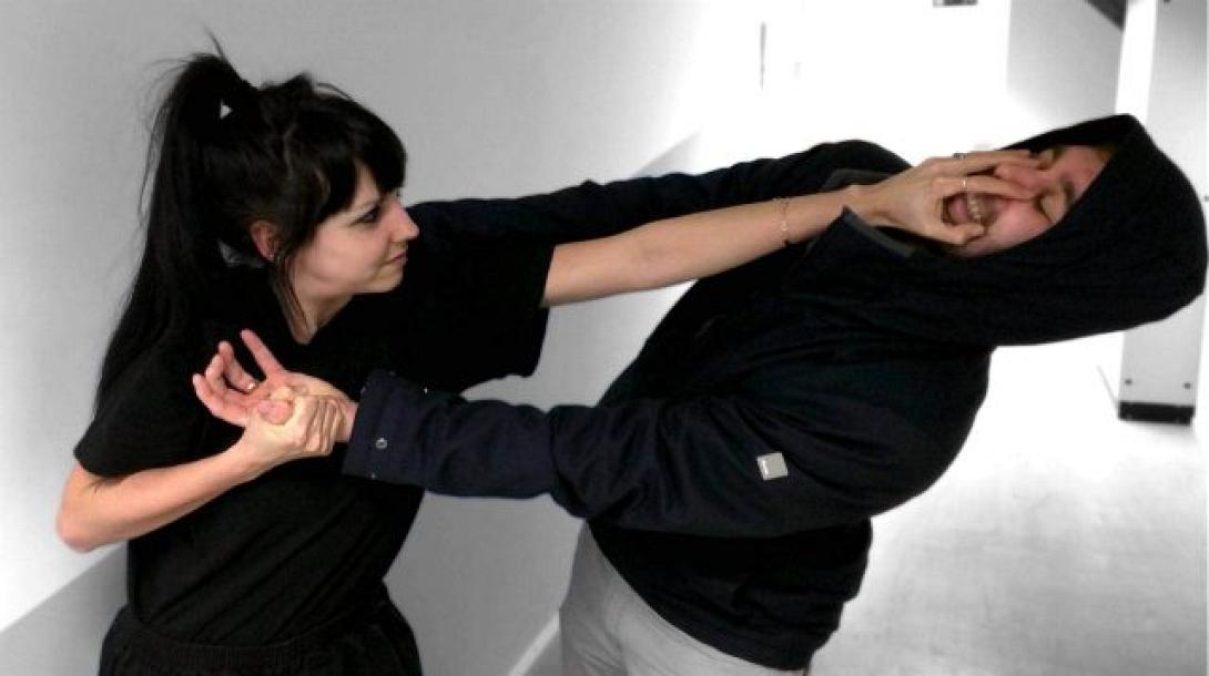 γυναικεία αυτοάμυνα