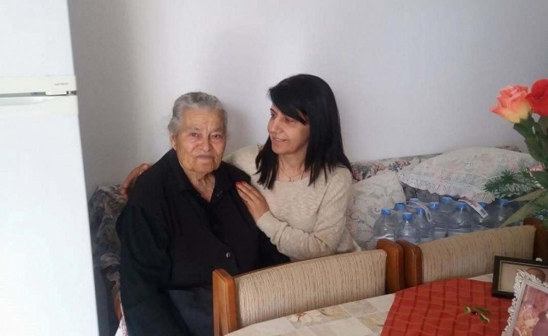 me_tin_ka_argyro_giannakaki_i_oikogeneiaki_voithos_apo_tin_ypiresia_voitheia_sto_spiti_0.jpg