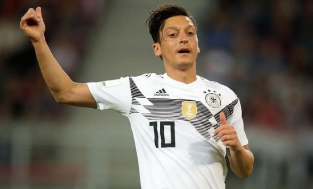 mesut-ozil-germany_4329783.jpg