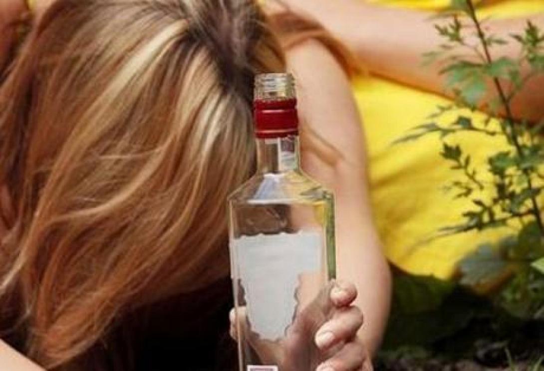 Ηράκλειο: Φώναζε στους περαστικούς και σήκωνε τη μπλούζα της 