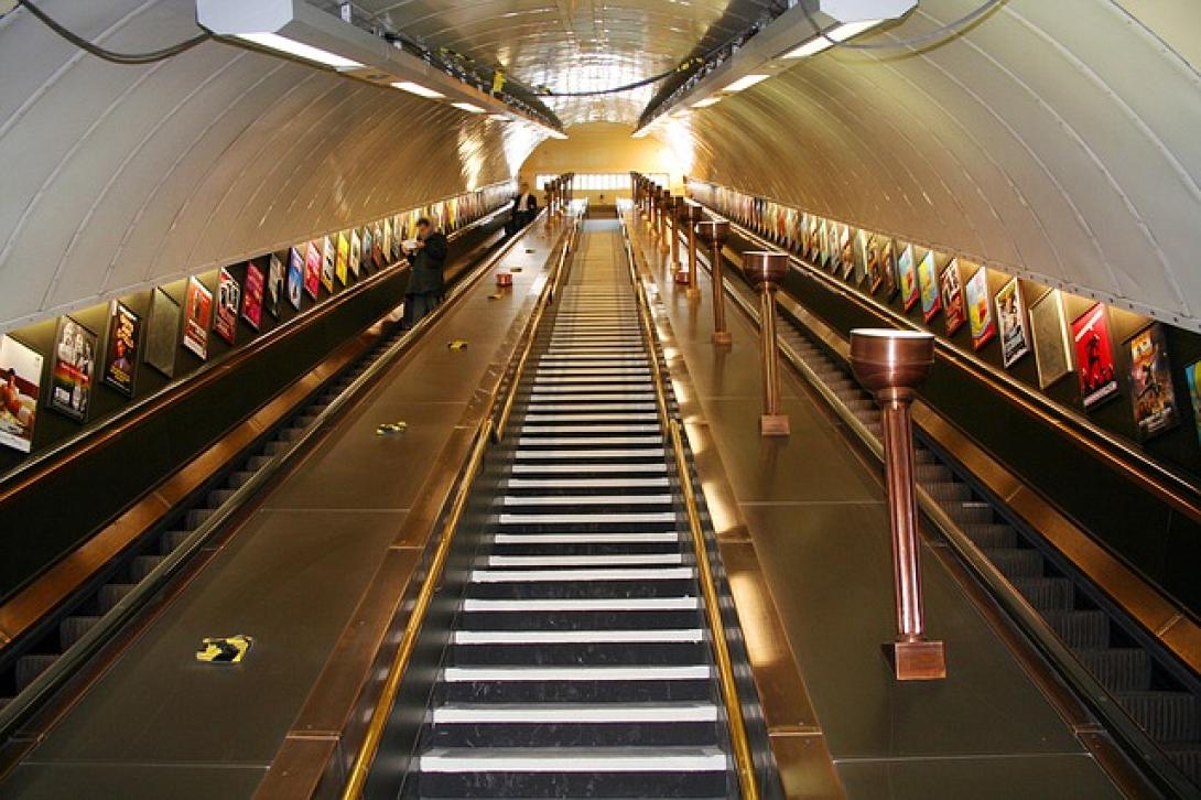 metro-london-escalator-train-track-underground.jpg