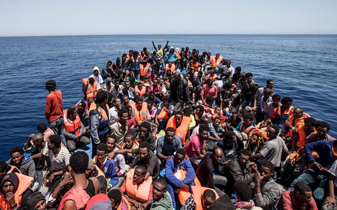 migrants-1_3319786b.jpg