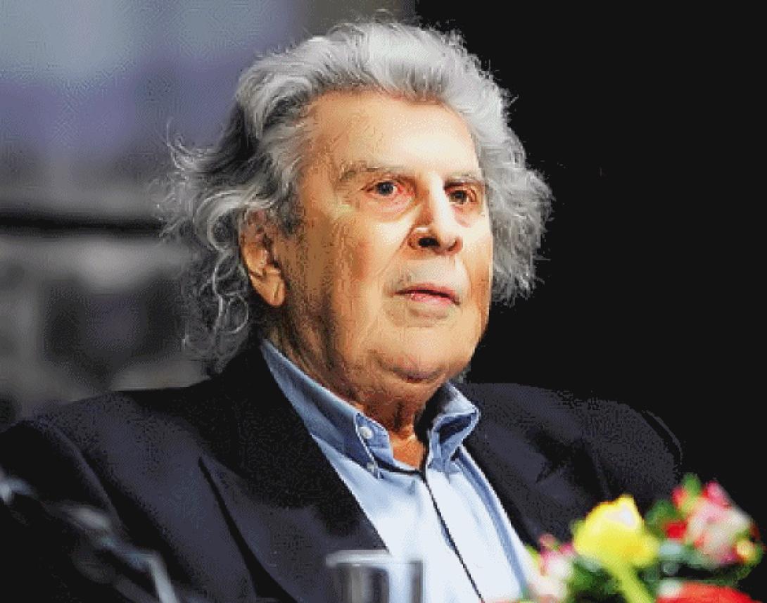Με πνευμονία στο νοσοκομείο ο Μίκης Θεοδωράκης