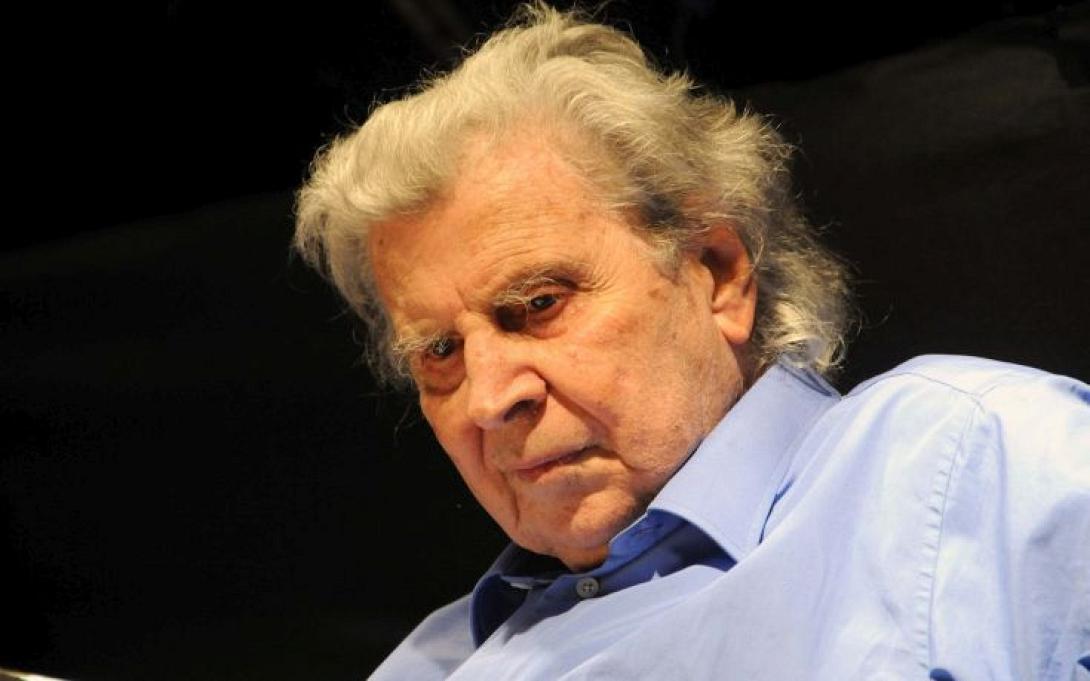 mikis-theodorakis1420789605.jpg