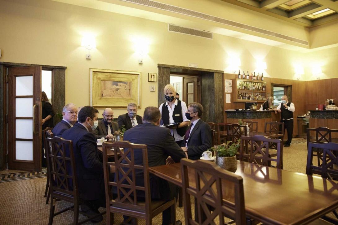 Καφές στη Βουλή