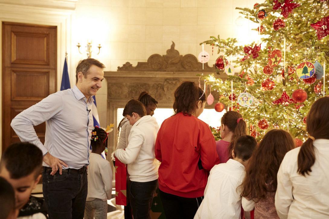 mitsotakis-gelaei.jpg