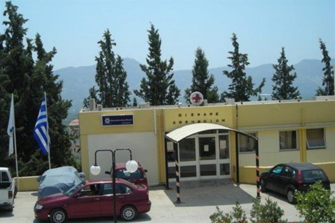 Παράσταση διαμαρτυρίας των οικοδόμων στο Κέντρο Υγείας Μοιρών