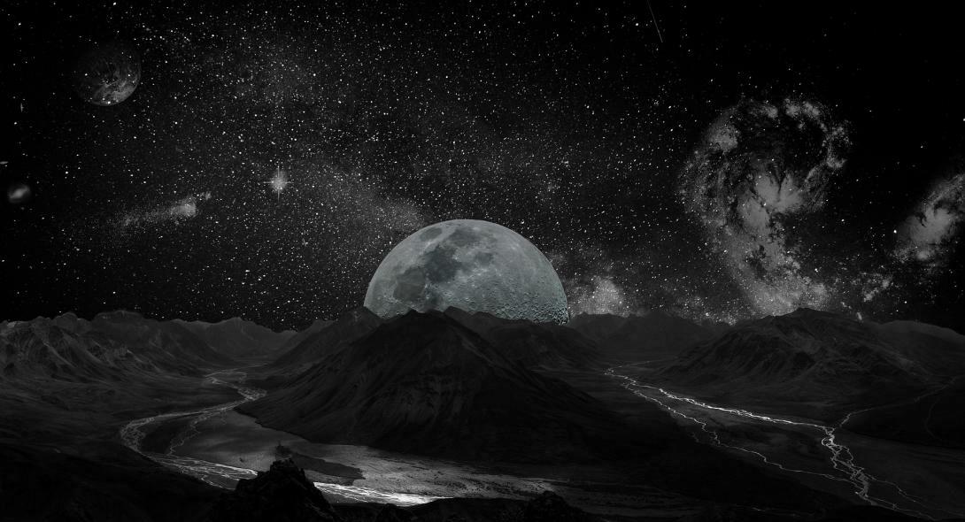 moon-2048727_1920.jpg