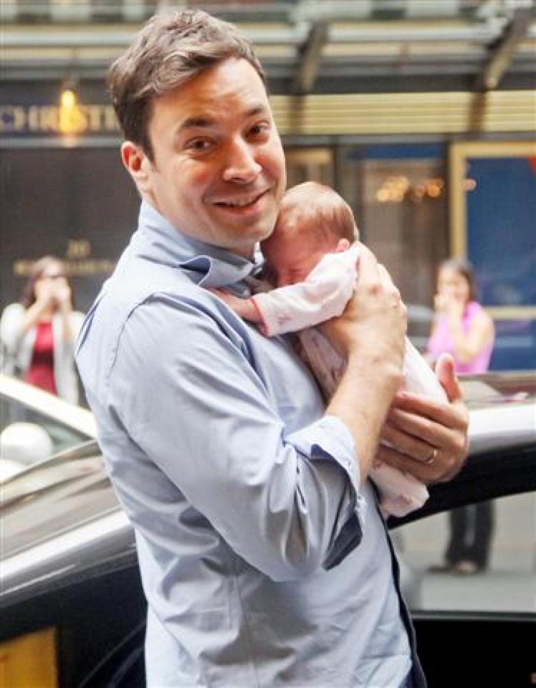 Επίσημη πρώτη της νεογέννητης κόρης του Jimmy Fallon (photo)