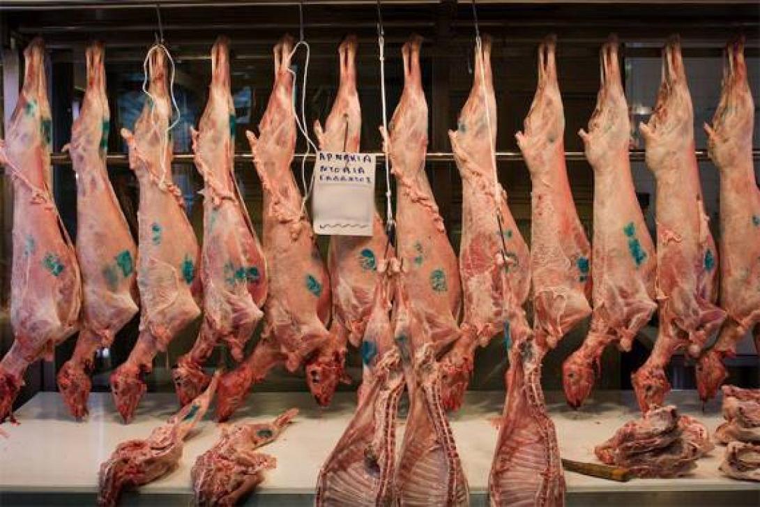 Η Ένωση Καταναλωτών Ηρακλείου κρούει τον κώδωνα του κινδύνου για τα αρνιά των 3 ευρώ 