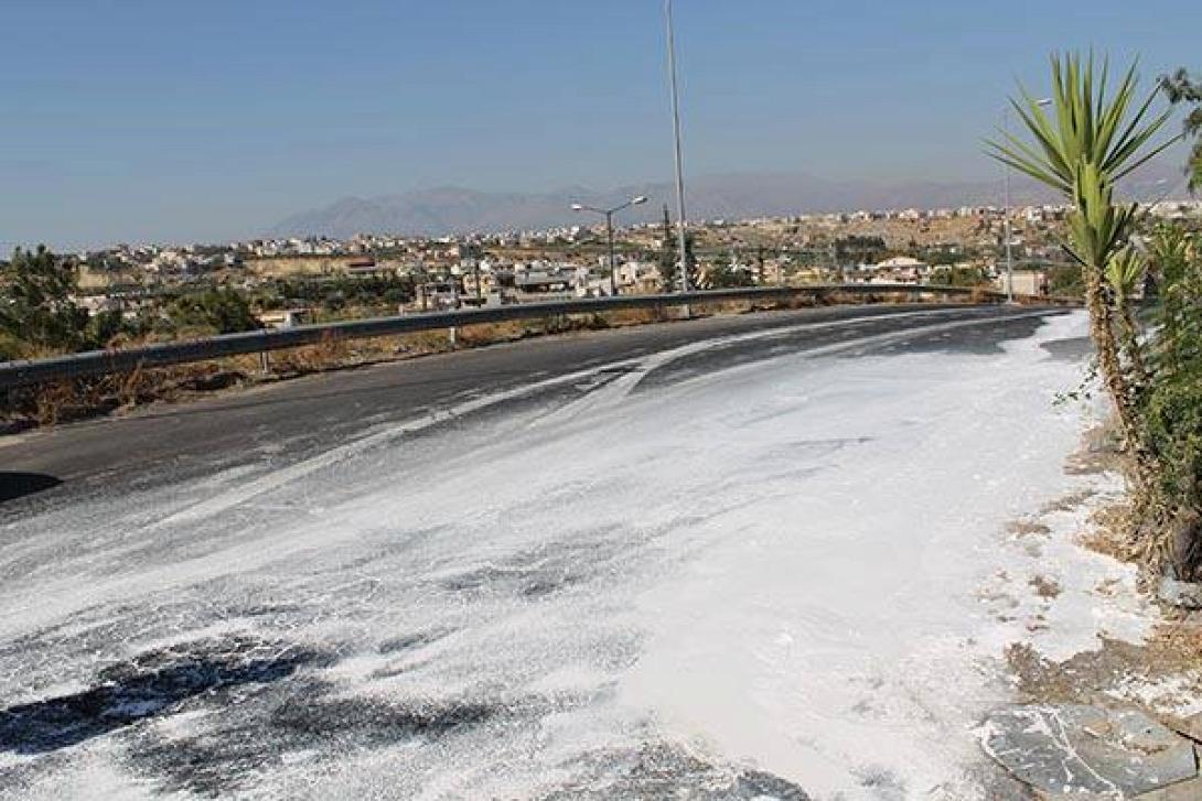 &quot;Χιονισμένος&quot; ο δρόμος μπροστά από το Αστυνομικό Μέγαρο Ηρακλείου!
