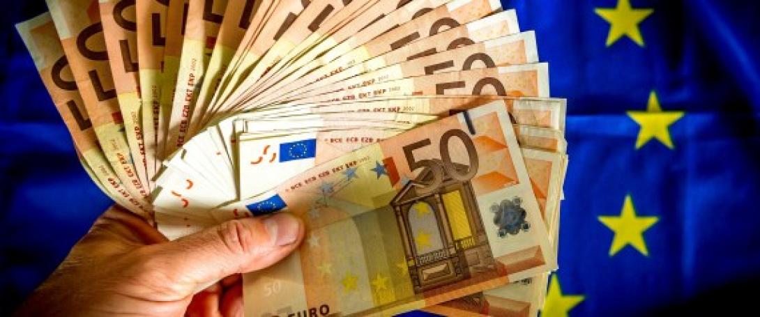 n-euro-notes-flag-large570.jpg