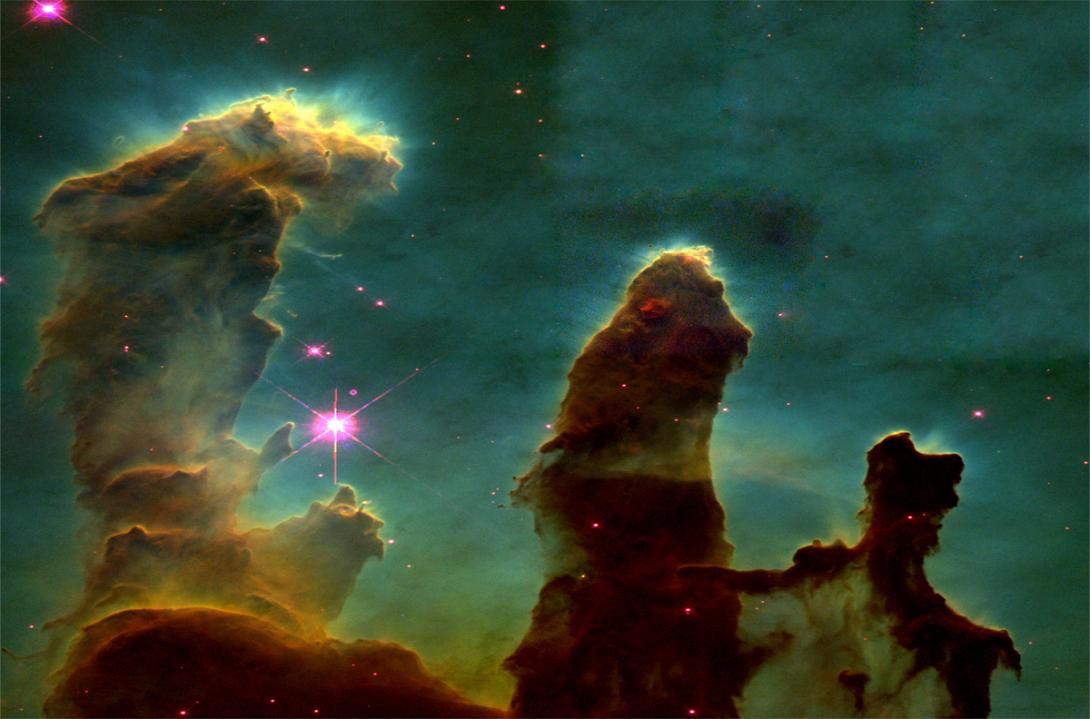 Το Hubble αποκαλύπτει χιλιάδες γαλαξίες και τρομερές θύελλες.
