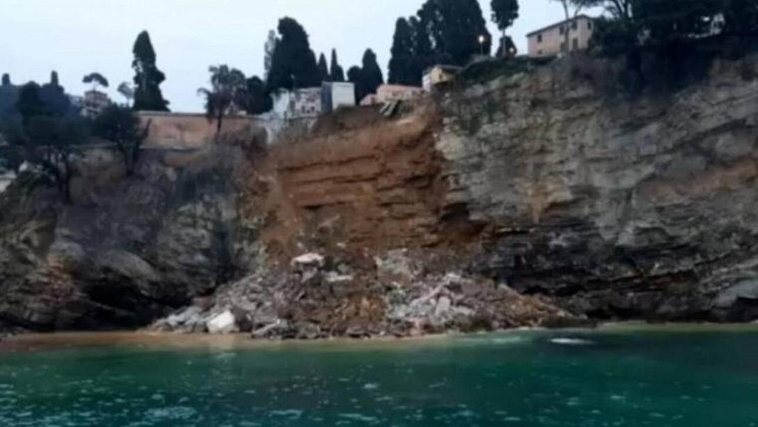 Ιταλία: Εκατοντάδες φέρετρα στη θάλασσα μετά από κατάρρευση νεκροταφείου